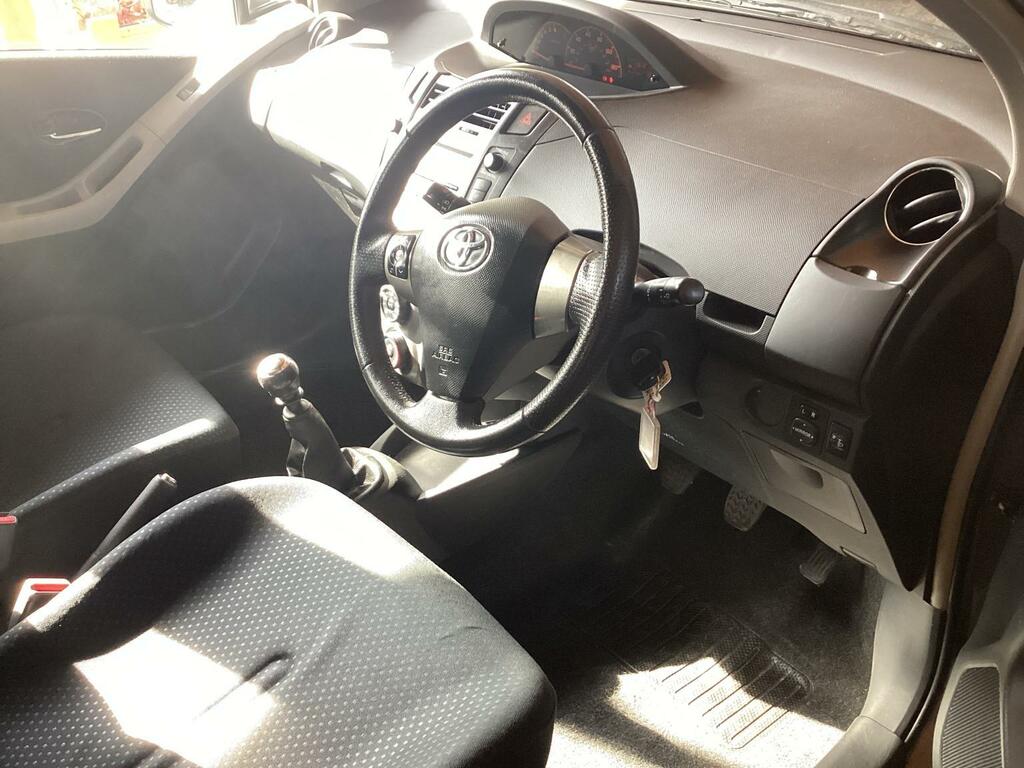 Toyota Yaris Vvt-i Tr Full Service Red #10