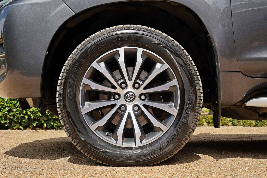 Toyota Land Cruiser Invincible D-4d 4Wd #2