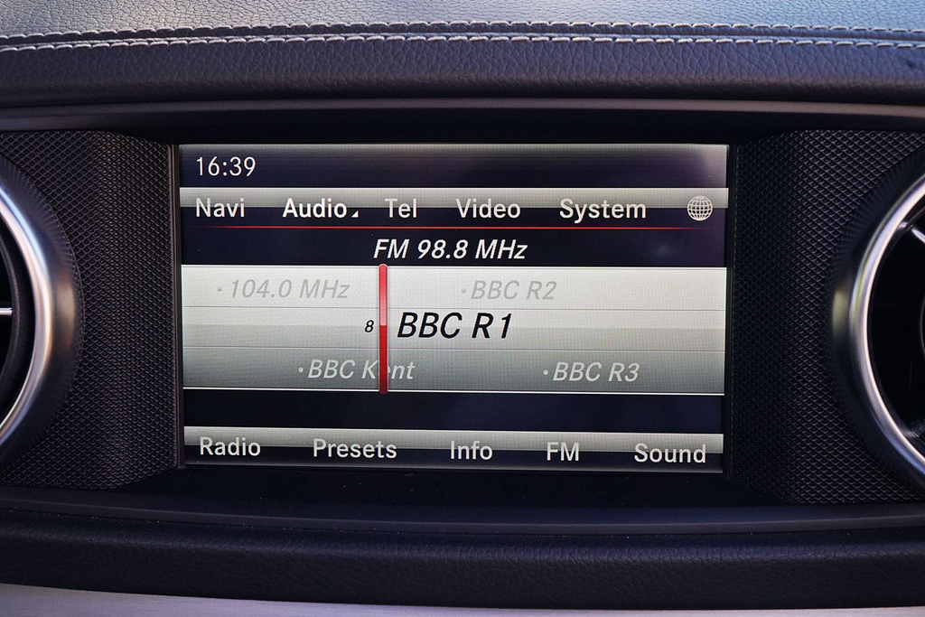 Mercedes-Benz SL Class Sl 500 Amg Line 9G-tronic White #24
