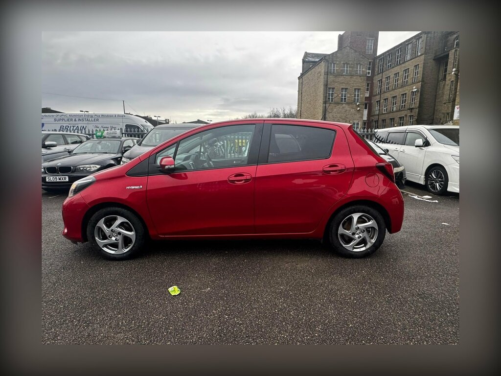 Toyota Yaris 1.5 Vvt-h Icon Hatchback Hybrid E-cvt E Red #3