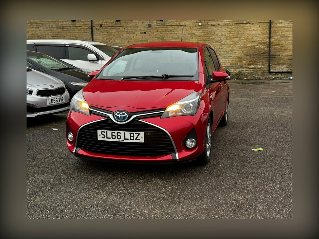 Toyota Yaris 1.5 Vvt-h Icon Hatchback Hybrid E-cvt E Red #2