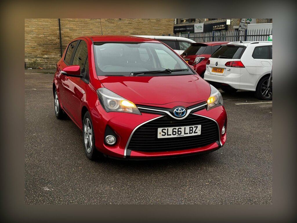 Toyota Yaris 1.5 Vvt-h Icon Hatchback Hybrid E-cvt E Red