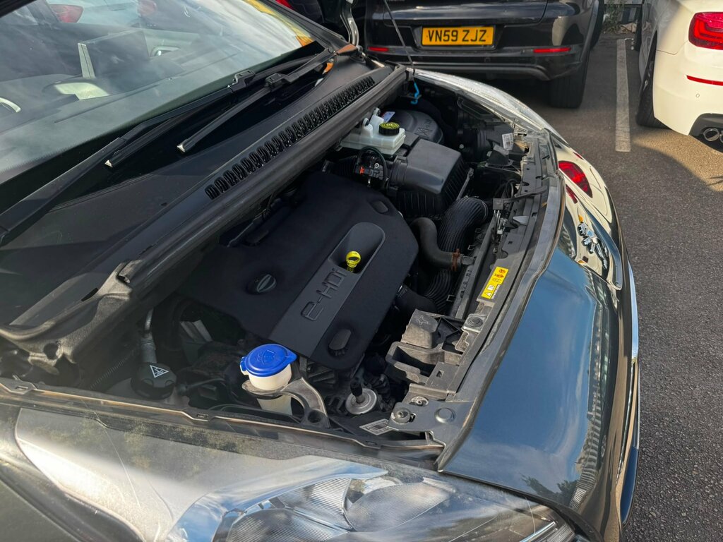 Peugeot 5008 Hdi Allure Black #21