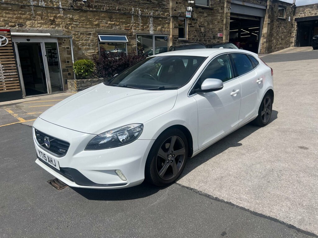 Volvo V40 1.6 D2 R-design Hatchback Euro 5 White