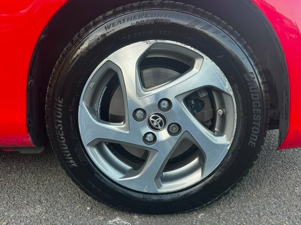 Toyota Yaris 1.33 Vvt-i Icon Red #44