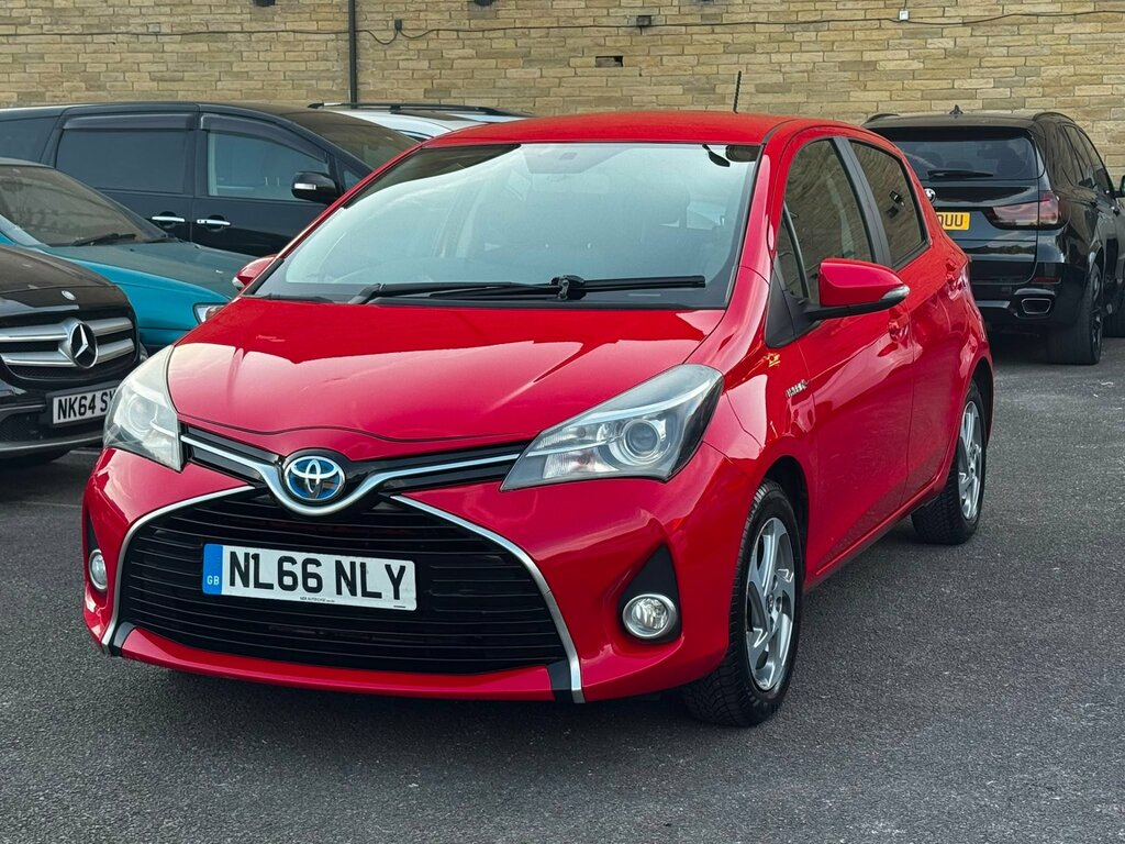 Toyota Yaris 1.33 Vvt-i Icon Red #2