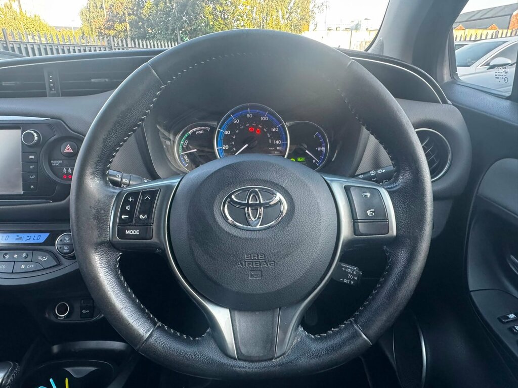 Toyota Yaris 1.33 Vvt-i Icon Red #17