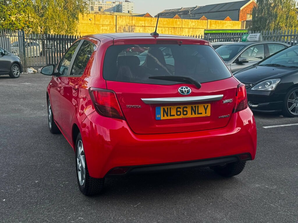 Toyota Yaris 1.33 Vvt-i Icon Red #4