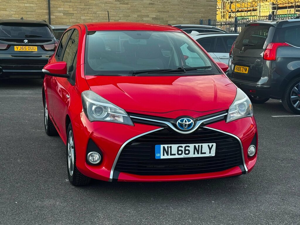 Toyota Yaris 1.33 Vvt-i Icon Red #1
