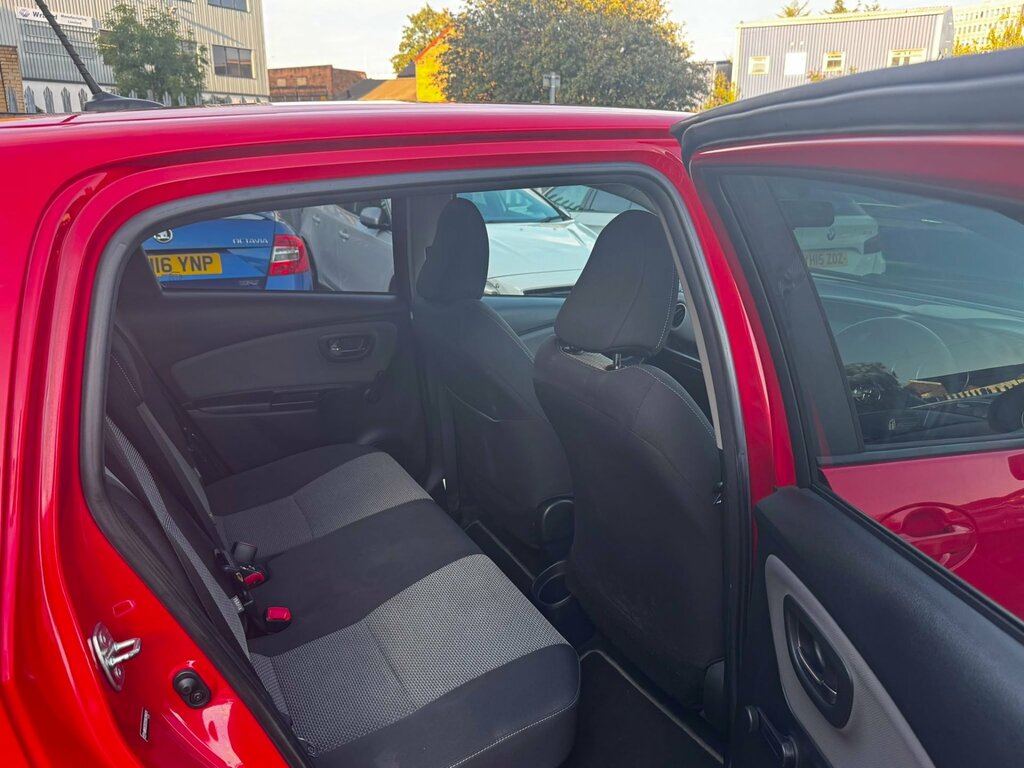 Toyota Yaris 1.33 Vvt-i Icon Red #37