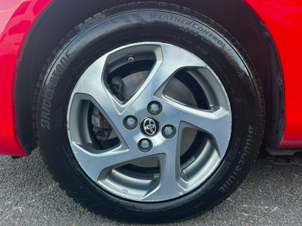 Toyota Yaris 1.33 Vvt-i Icon Red #41