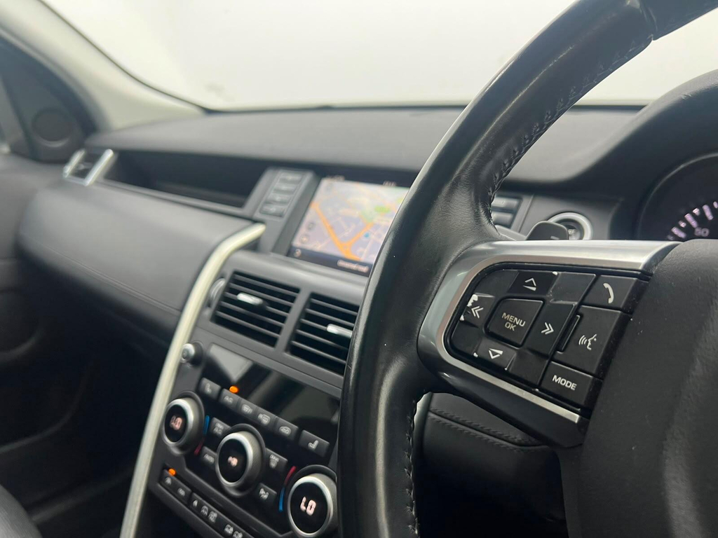Land Rover Discovery Sport Se Tech Black #40