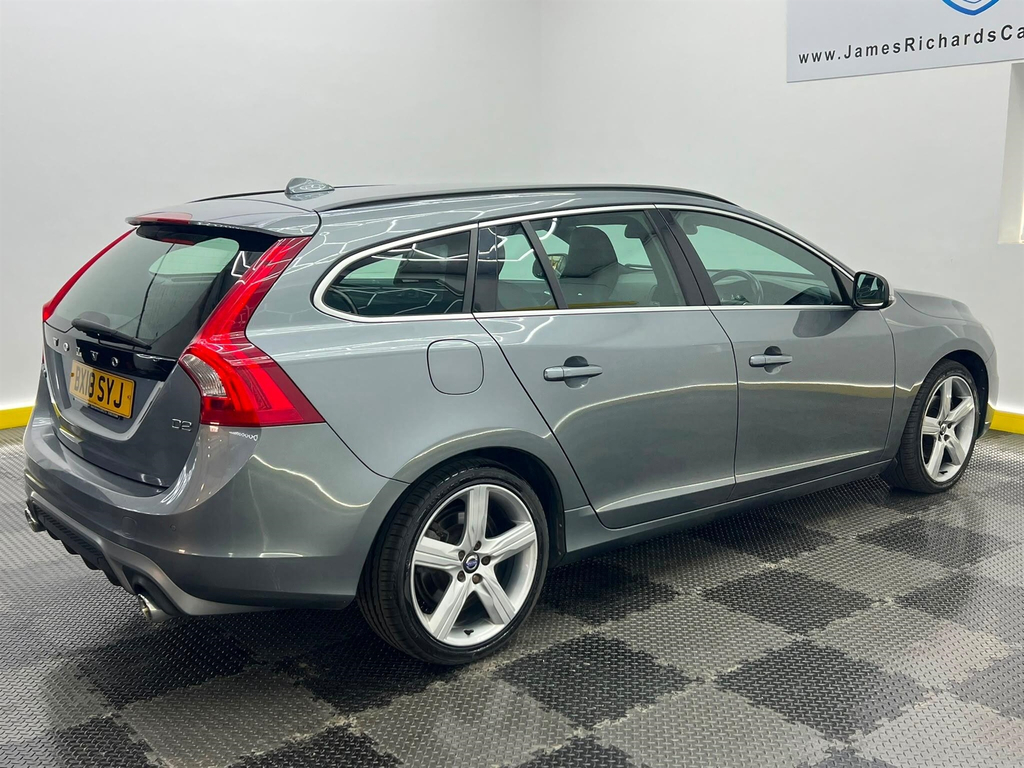 Volvo V60 2.0 D4 Momentum Pro Estate Silver #14