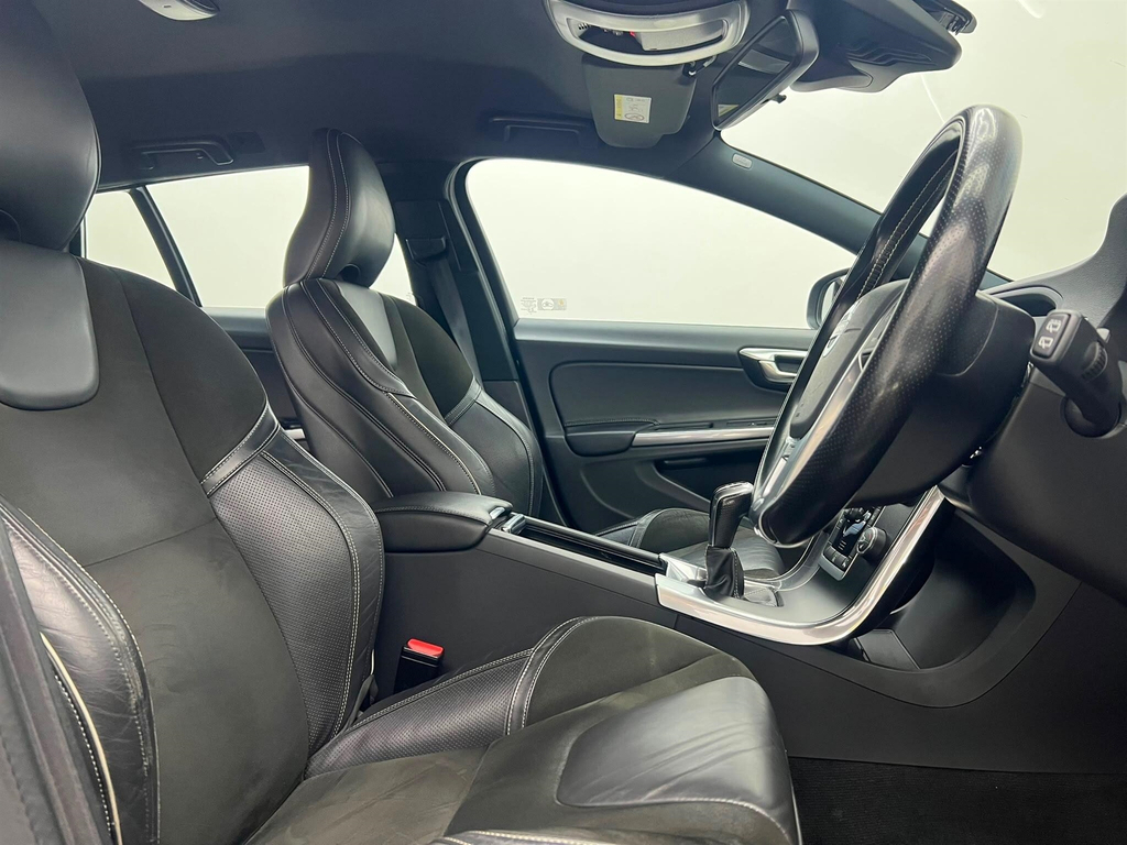 Volvo V60 2.0 D4 Momentum Pro Estate Silver #37