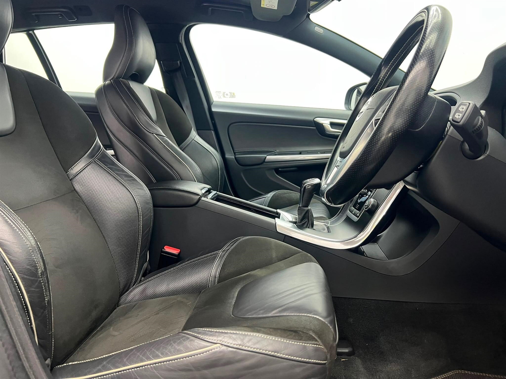 Volvo V60 2.0 D4 Momentum Pro Estate Silver #38