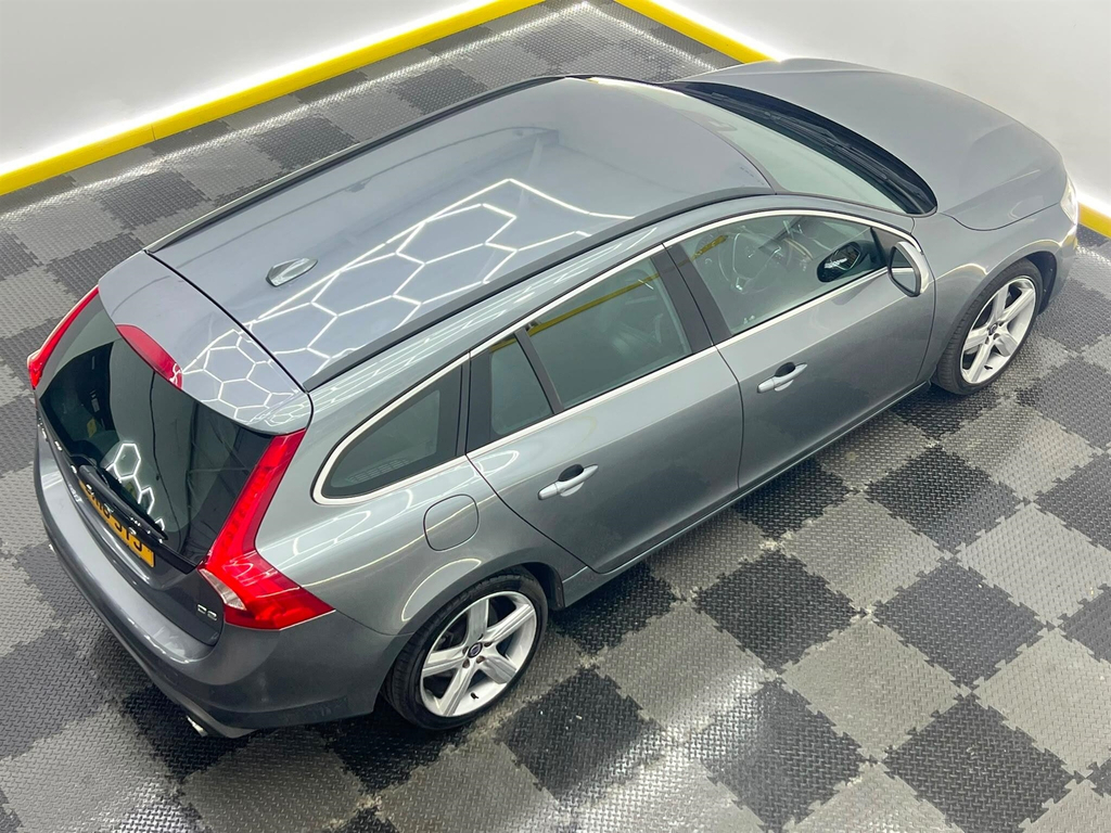 Volvo V60 2.0 D4 Momentum Pro Estate Silver #16