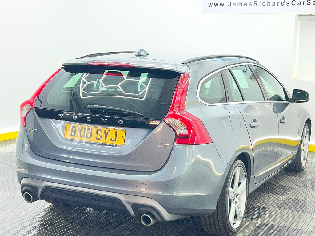 Volvo V60 2.0 D4 Momentum Pro Estate Silver #15