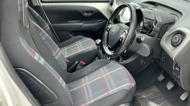 Peugeot 108 1.2 Puretech Allure Hatchback Eu White #6