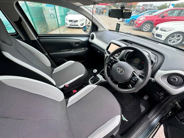 Toyota Aygo X-play 1.0 X-shift Red #15