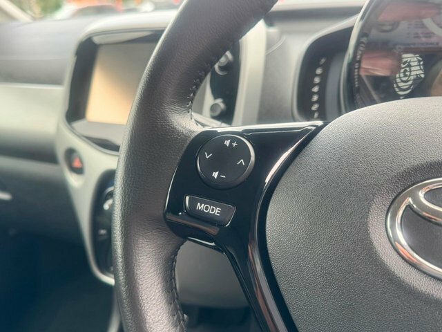Toyota Aygo X-play 1.0 X-shift Red #17