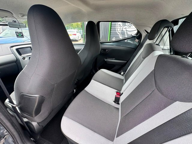 Toyota Aygo X-play 1.0 X-shift Red #12