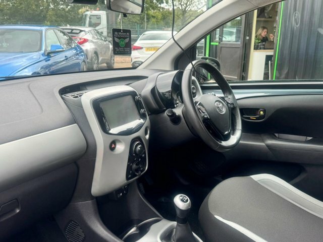 Toyota Aygo X-play 1.0 X-shift Red #10