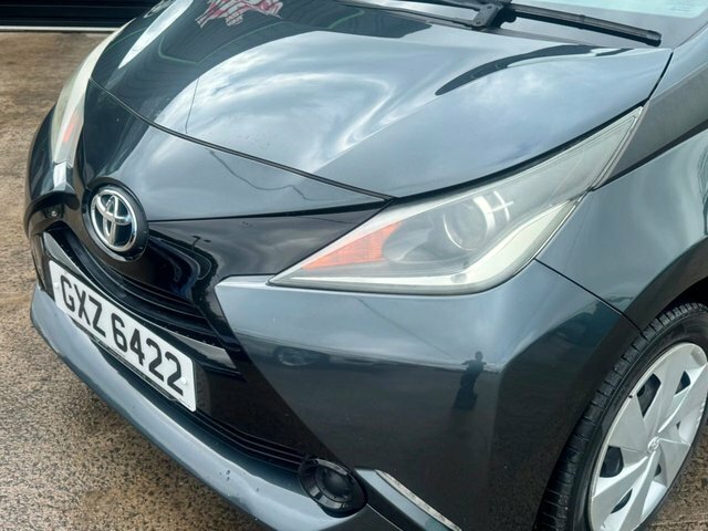 Toyota Aygo X-play 1.0 X-shift Red #9