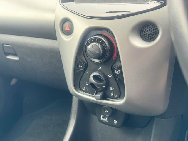 Toyota Aygo X-play 1.0 X-shift Red #16