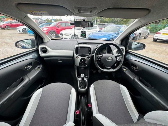 Toyota Aygo X-play 1.0 X-shift Red #14