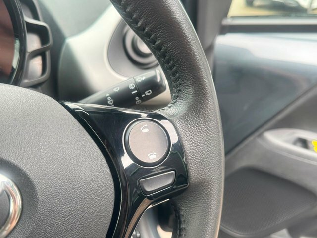 Toyota Aygo X-play 1.0 X-shift Red #18