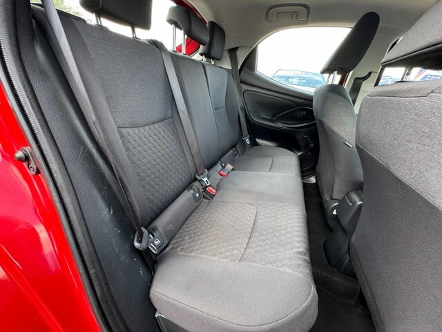 Toyota Yaris 2023 1.5 Vvt-h Icon E-cvt Euro 6 Ss Red #5