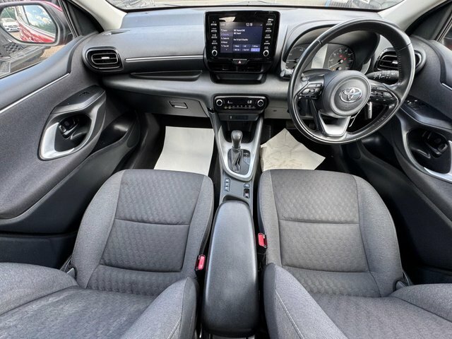 Toyota Yaris 2023 1.5 Vvt-h Icon E-cvt Euro 6 Ss Red #3