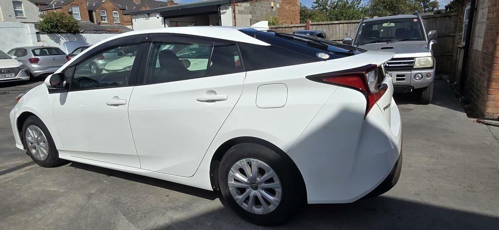 Toyota Prius Hybrid 1.8 White #3