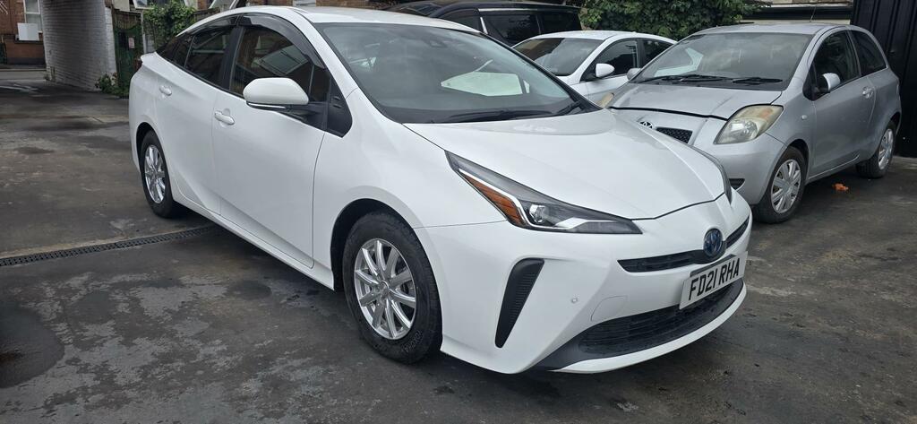 Toyota Prius Hybrid FD21RHA White #3