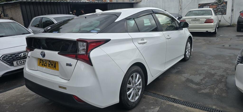 Toyota Prius Hybrid FD21RHA White #6