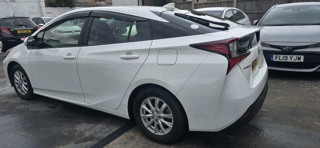 Toyota Prius Hybrid FD21RHA White #5