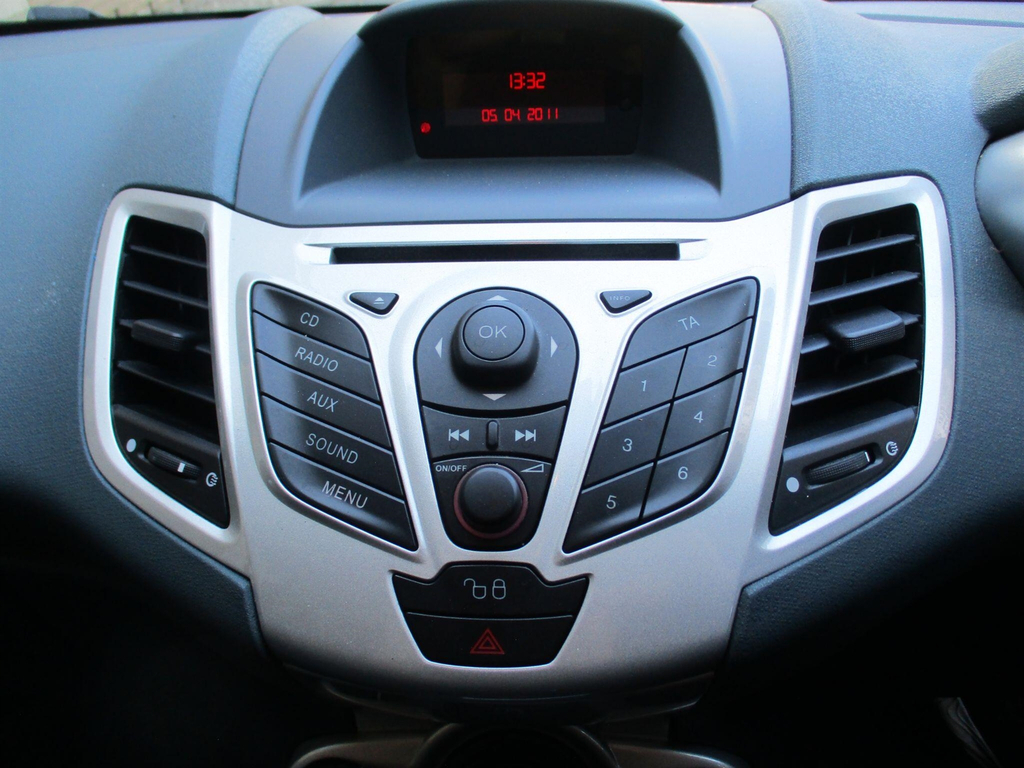 Ford Fiesta 1.25 Zetec Hatchback 133 Gkm, Blue #24