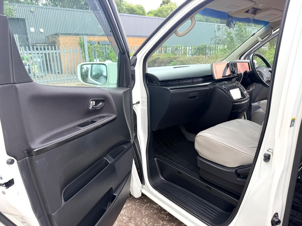 Nissan Elgrand Black #12