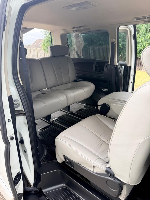 Nissan Elgrand Black #13