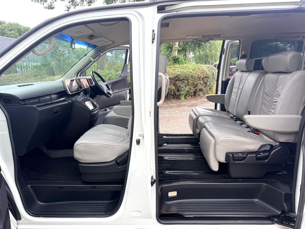 Nissan Elgrand Black #11