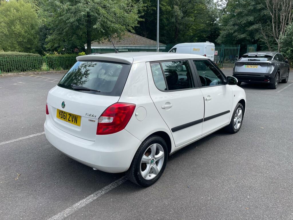 Skoda Fabia Se White #4