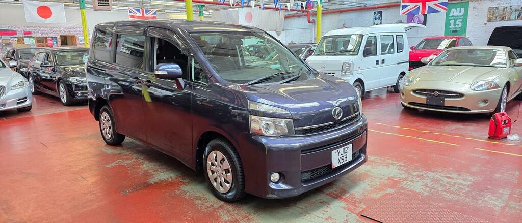 Toyota Voxy Auto 4Wd Purple #3