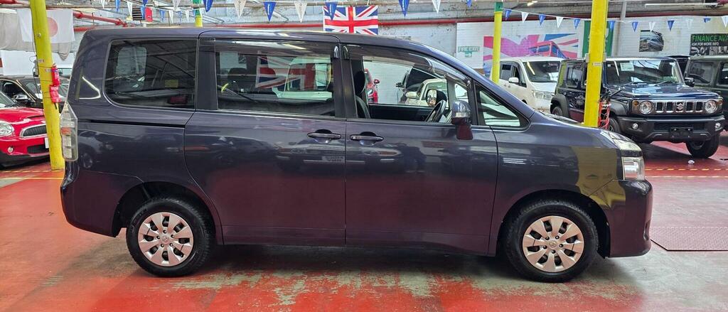 Toyota Voxy Auto 4Wd Purple #4