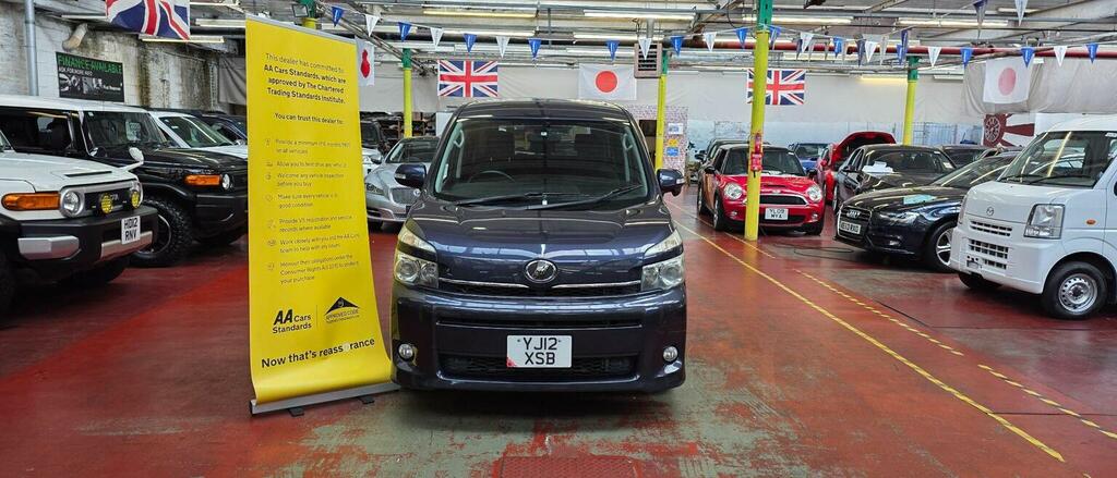 Toyota Voxy Auto 4Wd Purple #2