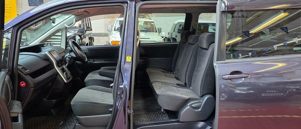 Toyota Voxy Mpv 4Wd 201212 Purple #6