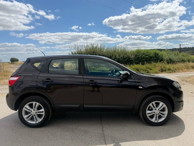 Nissan Qashqai 2012 1.6 Acenta Suv 2Wd Euro 5 Black #2