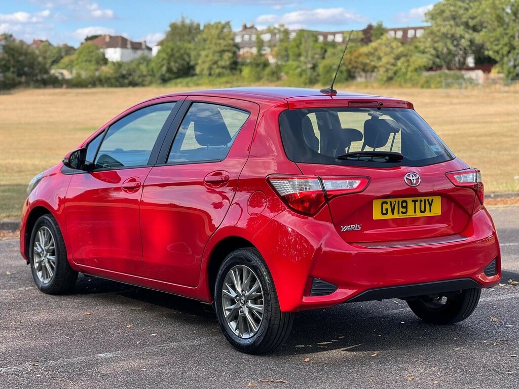 Toyota Yaris 1.5 Vvt-i Icon Euro 6 Red #4