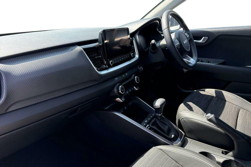 Kia Stonic 1.0 T Gdi Mhev Gt Line S Suv Hybrid Dct LV75GJJ White #2
