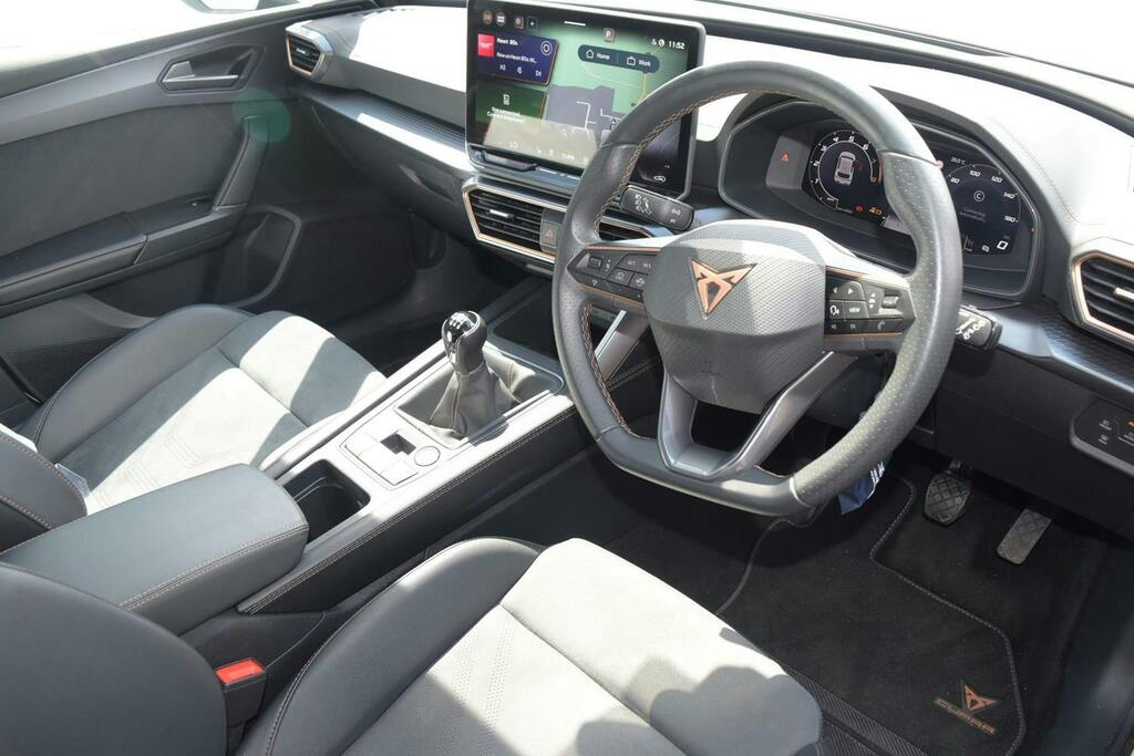Cupra Leon 1.5 Tsi V2 Hatchback KY25HNC White #6