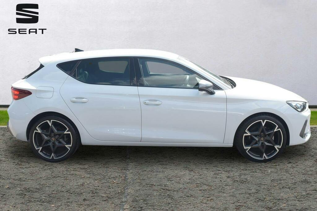 Cupra Leon 1.5 Tsi V2 Hatchback KY25HNC White #4